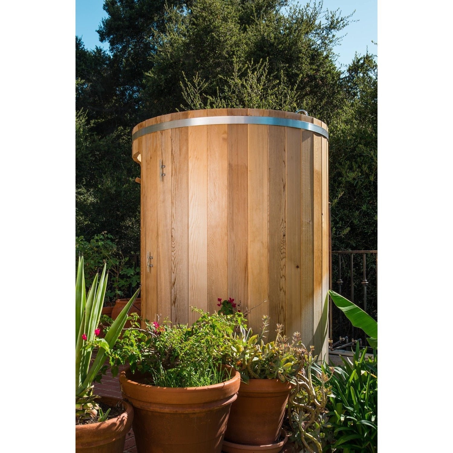 Dundalk LeisureCraft Rainbow Knotty Red Cedar Outdoor Shower  - 582S